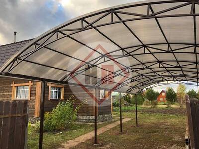 навес из поликарбоната с арочной крышей