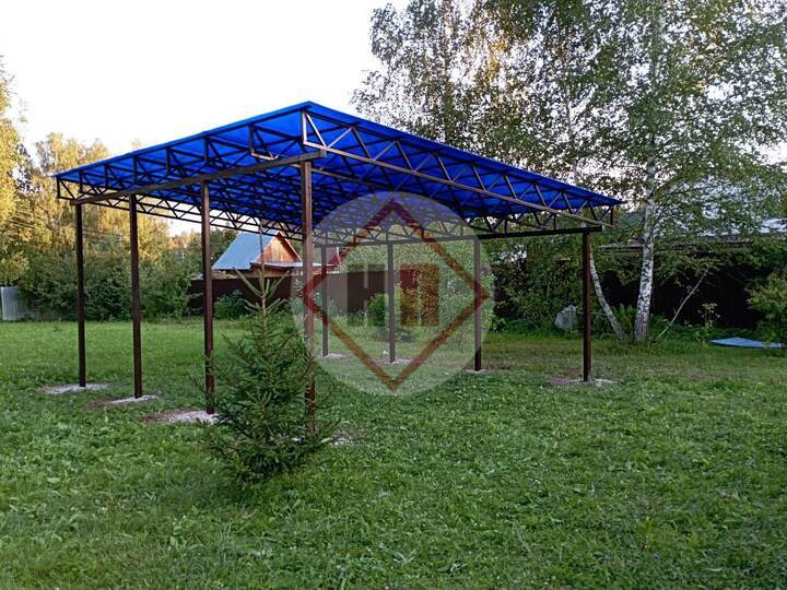 односкатный навес из поликарбоната синего цвета