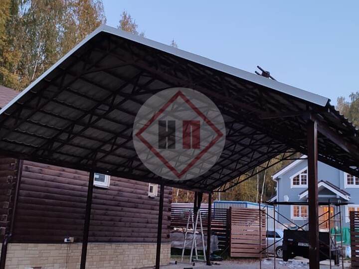 двускатный навес на восьми опорах
