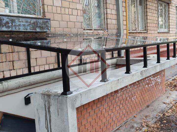 навес для подвального входа