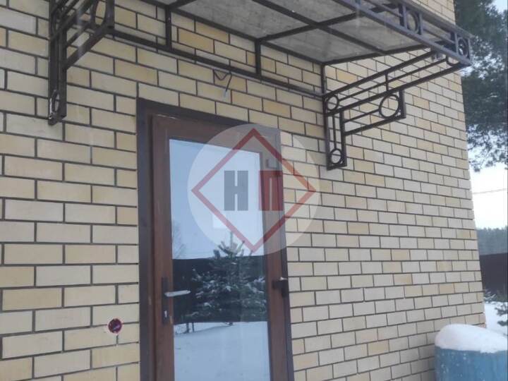 односкатный навес из монолитного поликарбоната
