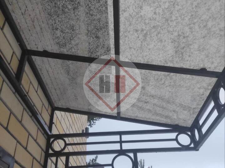 односкатный навес из монолитного поликарбоната