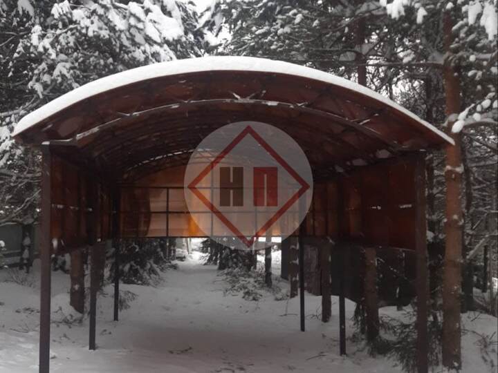 дачный навес с арочной кровлей из поликарбоната