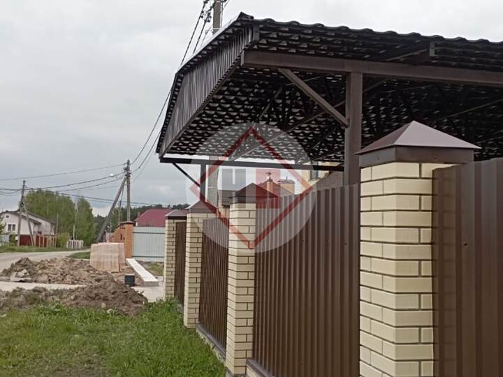 двускатный навес с ветровиками