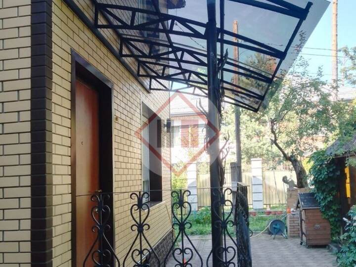 навес над крыльцом из монолитного поликарбоната