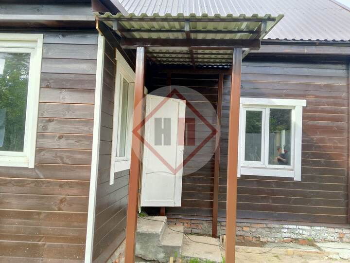 недорогой односкатный навес над крыльцом