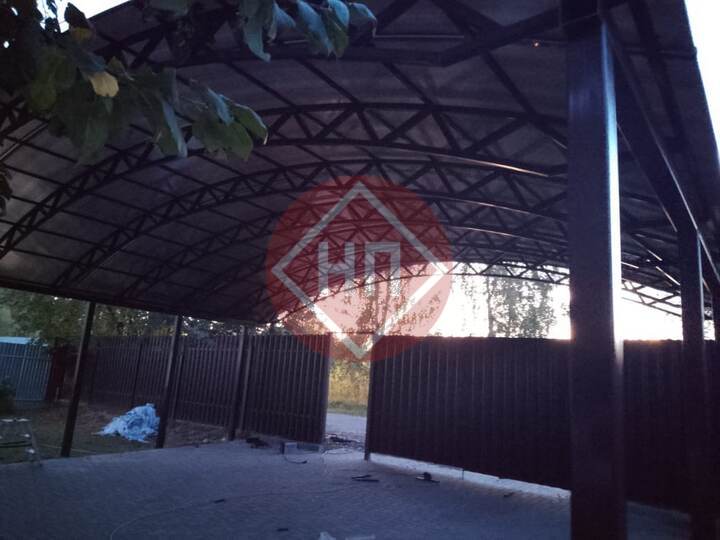 навес арочный с кровлей из поликарбоната