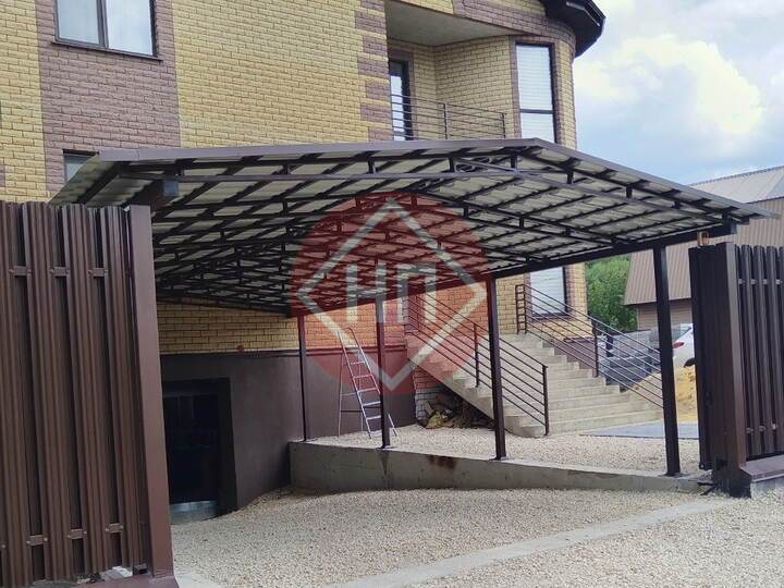 двускатный навес для автомобиля с небольшим углом ската кровли