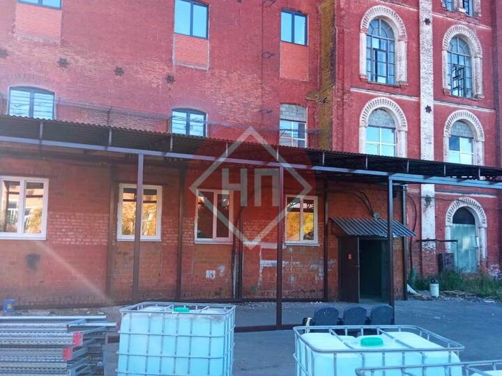 высокий примыкающий навес из профлиста