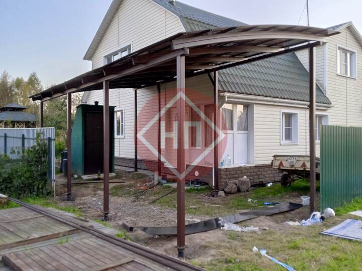 небольшой навес из поликарбоната сотового