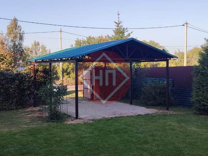 навес из металлочерепицы зеленого цвета