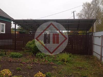односкатный навес для автомобиля с кровлей из металлопрофиля