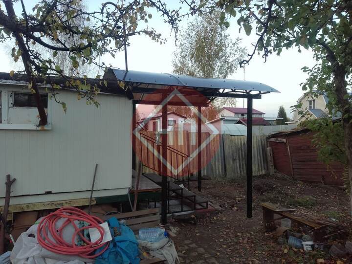 навес с кровлей из сотового поликарбоната