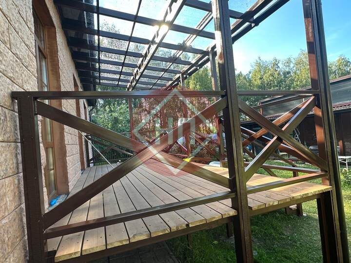 навес из прозрачного монолитного поликарбоната для крыльца