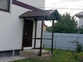 навес над крыльцом с двускатной крышей