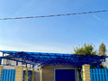 односкатный навес с синим поликарбонатом